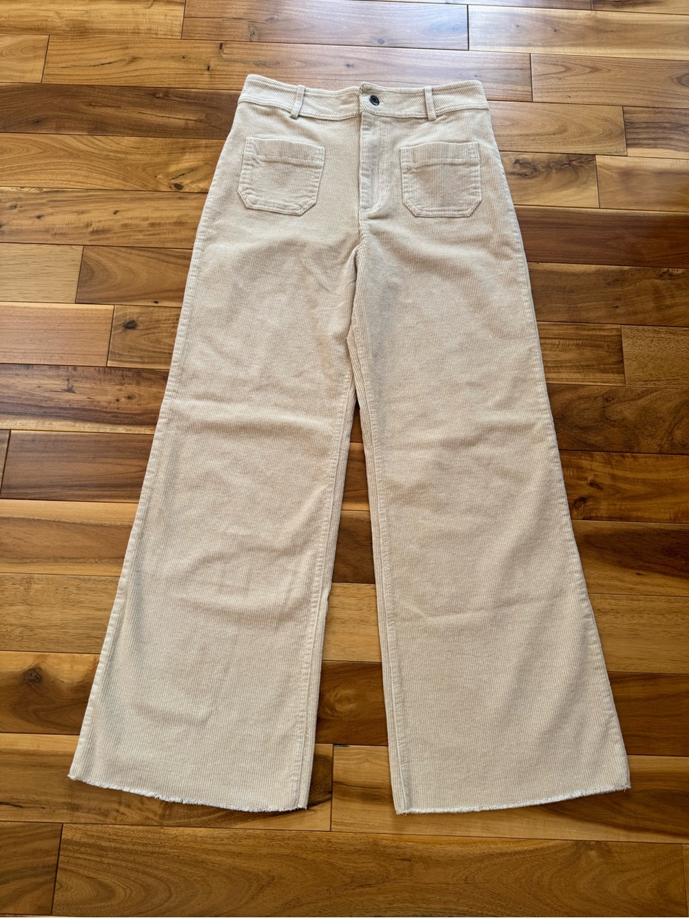 Wide-Leg High-Rise Jeans in Cream